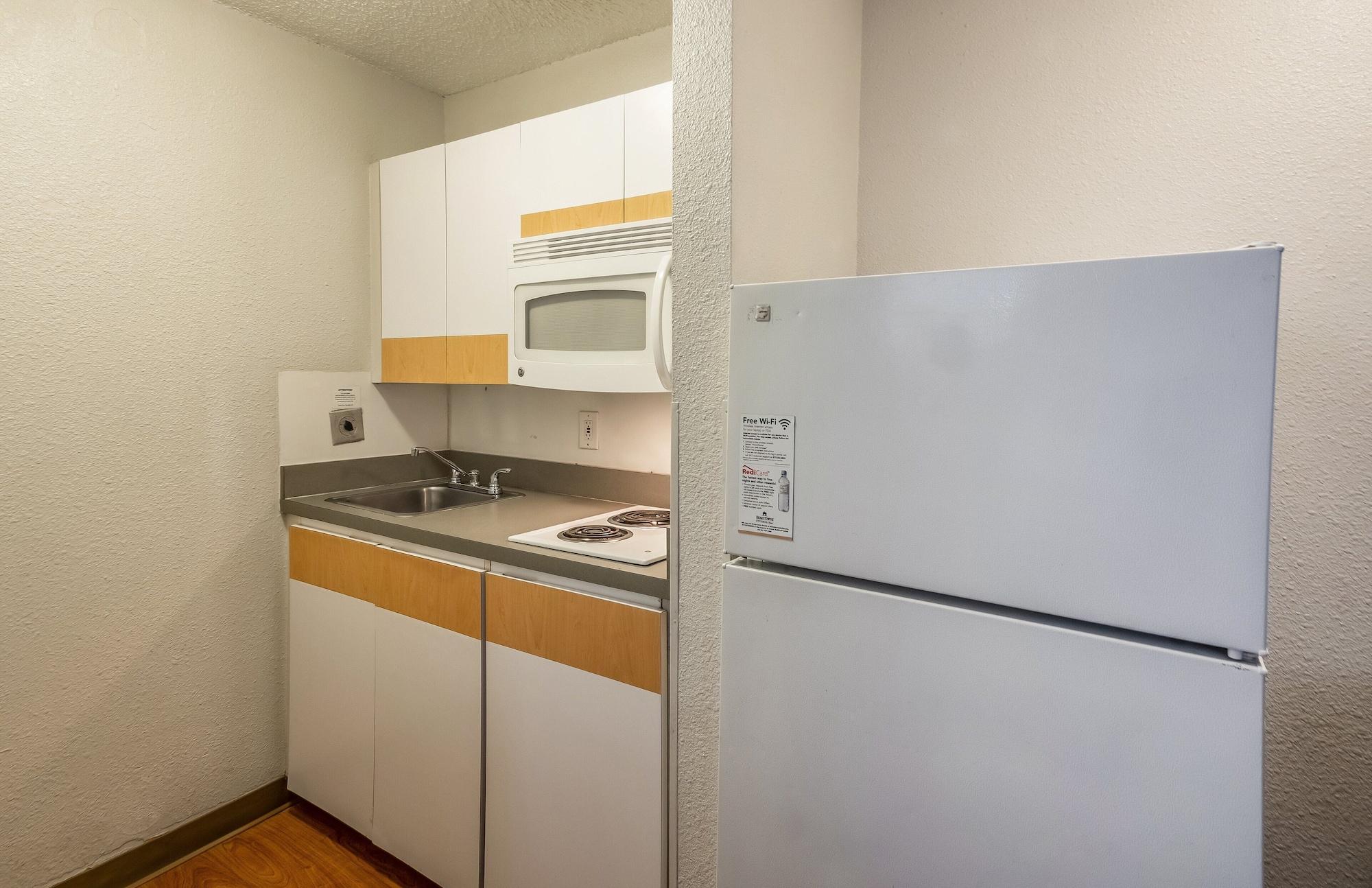 Hometowne By Red Roof Orlando South Motel 2*